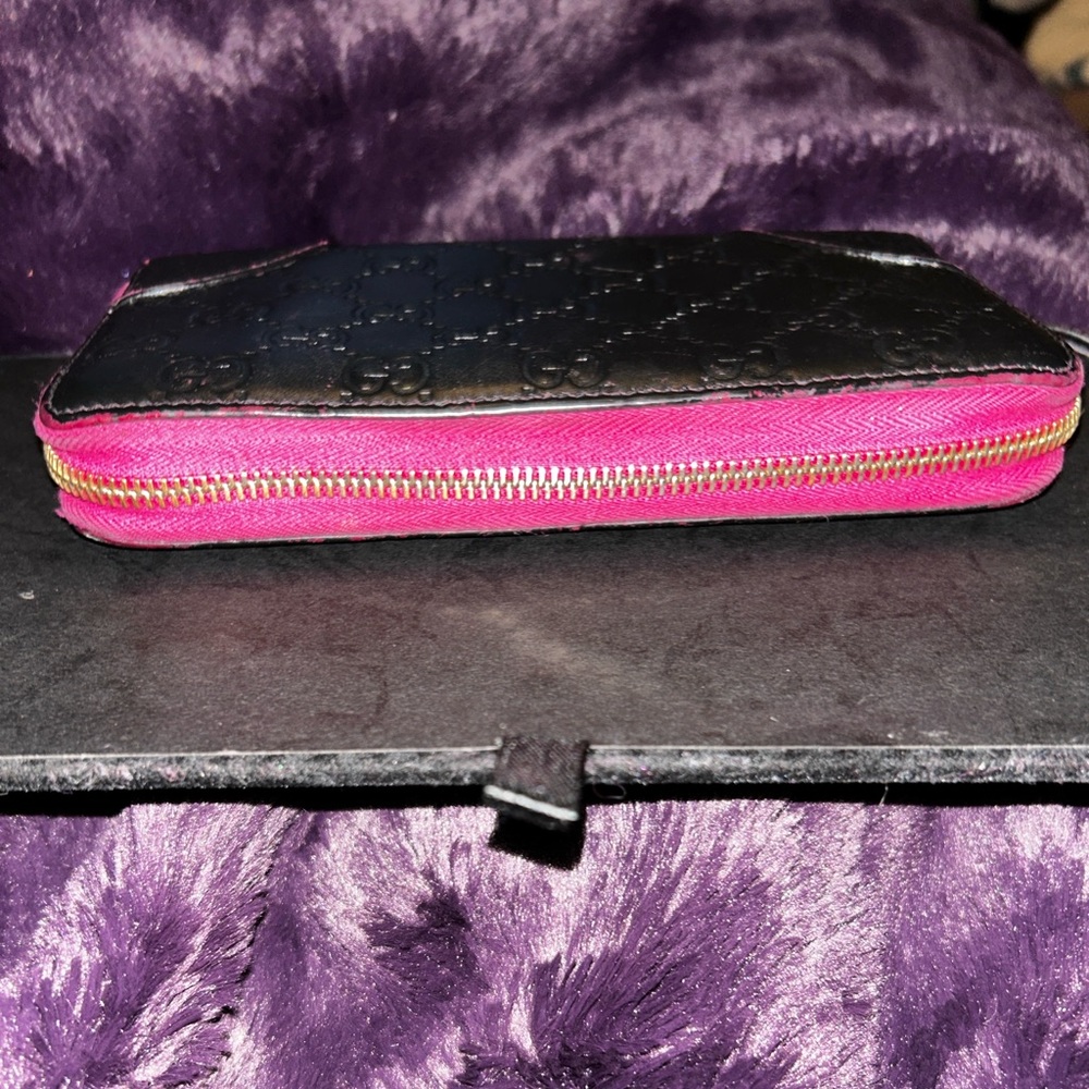 GUCCI GG GUCCISSIMA LEATHER
LONG ZIPPERED, MONOGRAM BLACK & PINK WALLET. - Picture 14 of 15